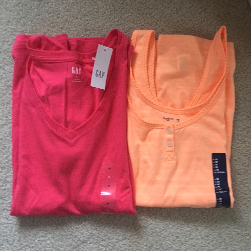 GAP TOPS SHORT SLEEVE & TANK TOP MEDIUM